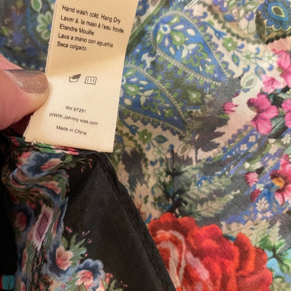 Johnny Was square silk scarf with tassels - Picture 4 of 7